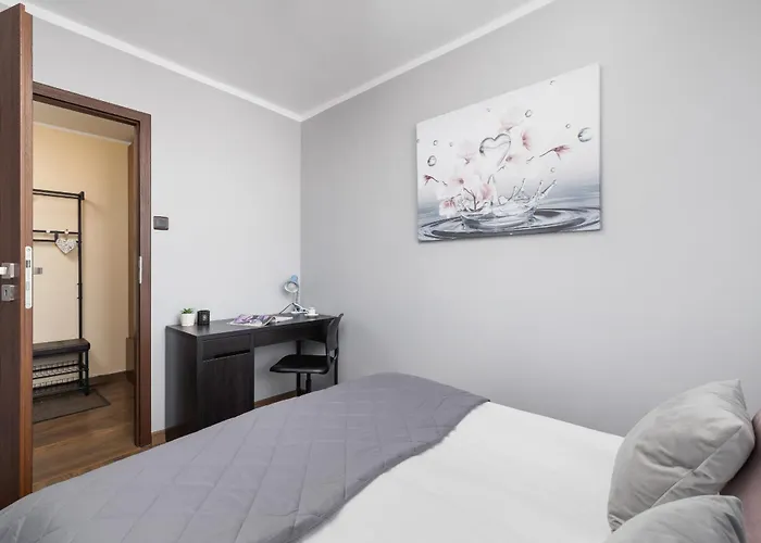 Przytulny Apartament Z 3 Sypialniami Z Biurkiem Do Pracy Zdalnej By Noclegi Renters