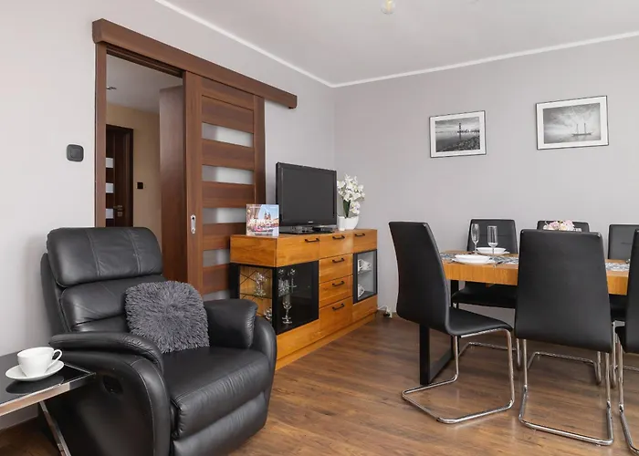 Przytulny Apartament Z 3 Sypialniami Z Biurkiem Do Pracy Zdalnej By Noclegi Renters